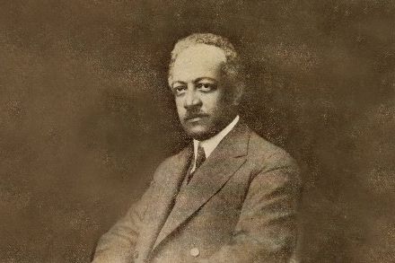 Até o começo do século XX, o tratamento psiquiátrico no Brasil era, na prática, um sistema de encarceramento. O padrão envolvia camisas d…